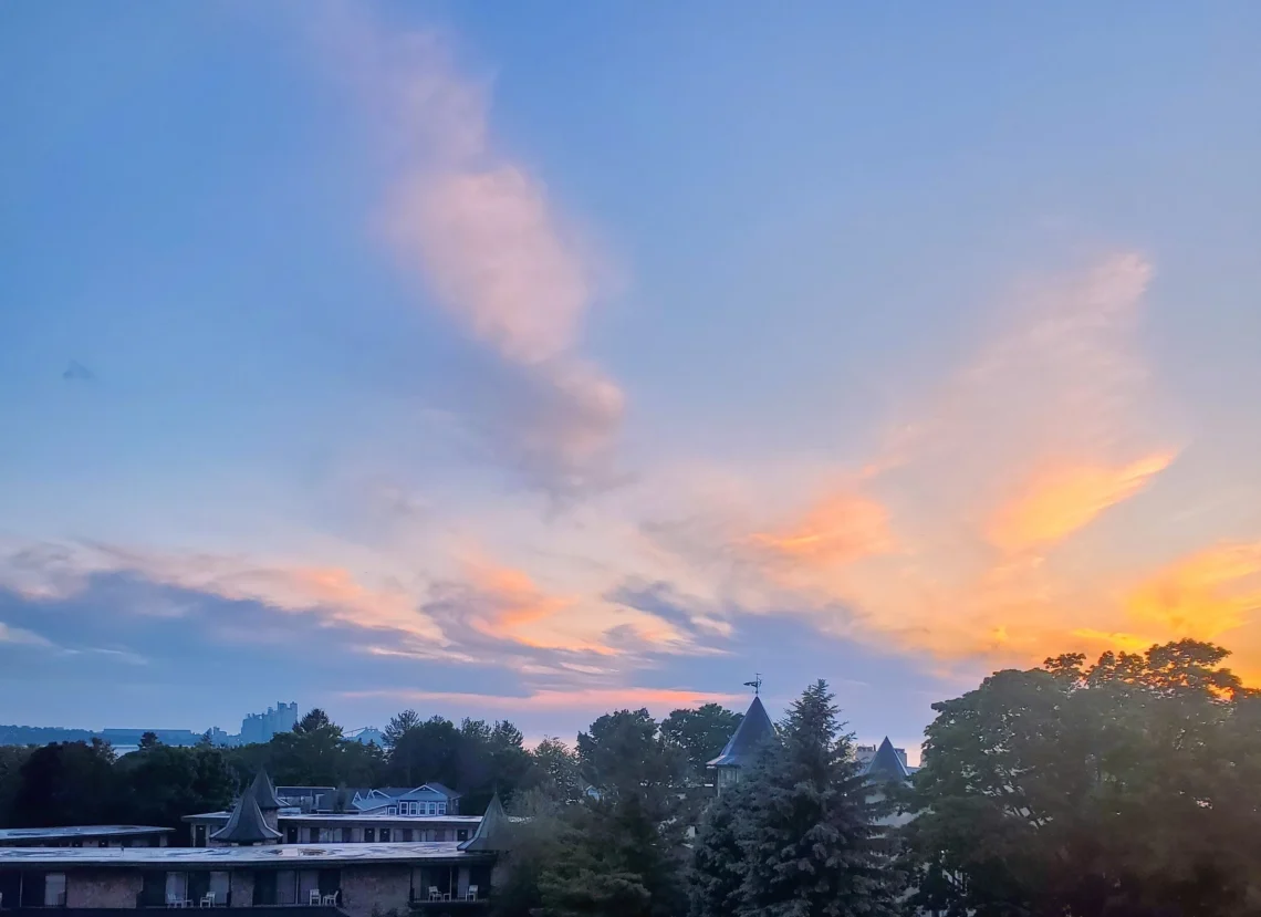 今日は、月末前の定例ミーティングがあった。 数字は悪くない。というか、むしろ順調！！　　 「今月も安定してるね」 上司にそう言われて、ちょっとだけ胸を張った自分がいた。